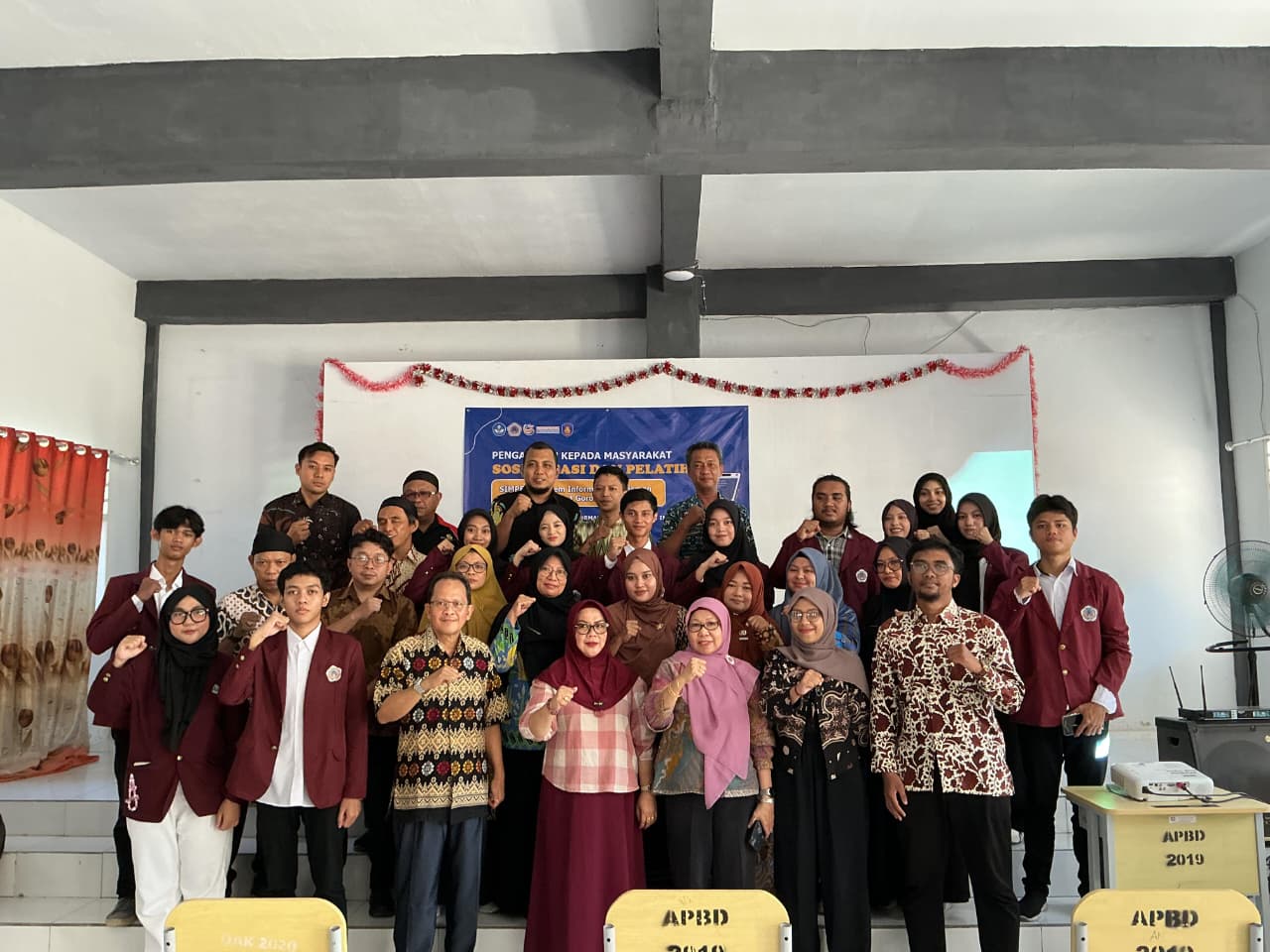 Bukan Sekadar Belajar Coding, Mahasiswa Sistem Informasi UNG Bangun Sistem Administrasi Digital untuk Sekolah