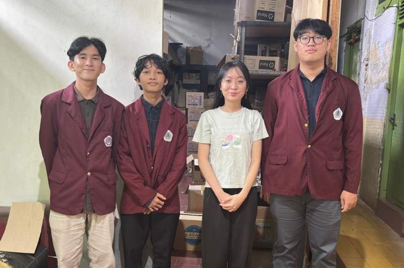 Dari Ruang Kelas ke Dunia Usaha, Mahasiswa Sistem Informasi Rancang Pembaruan Sistem Distribusi Toko Evelyn